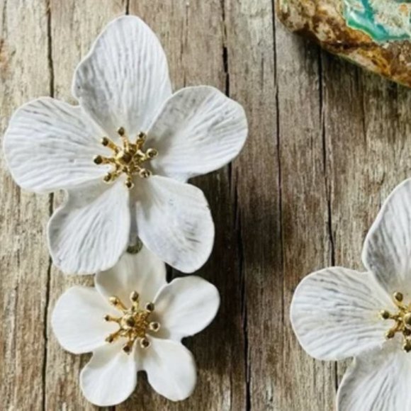 Anthro Blossom Earrings in Narcissus - Picture 2 of 4